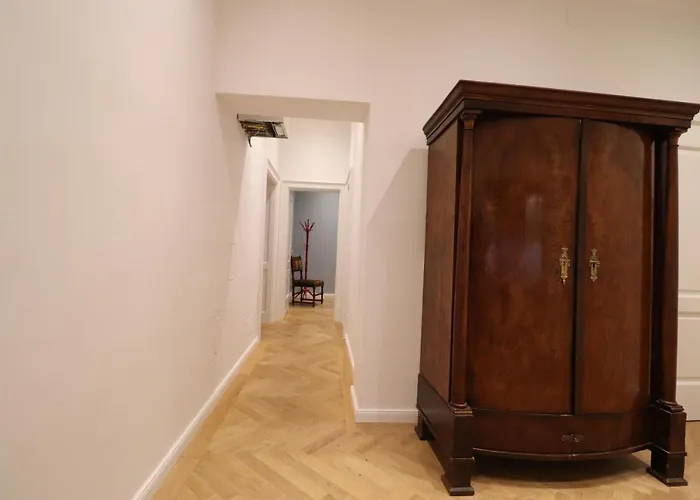Mit Balkon Beim Schloss Belvedere * Viyana